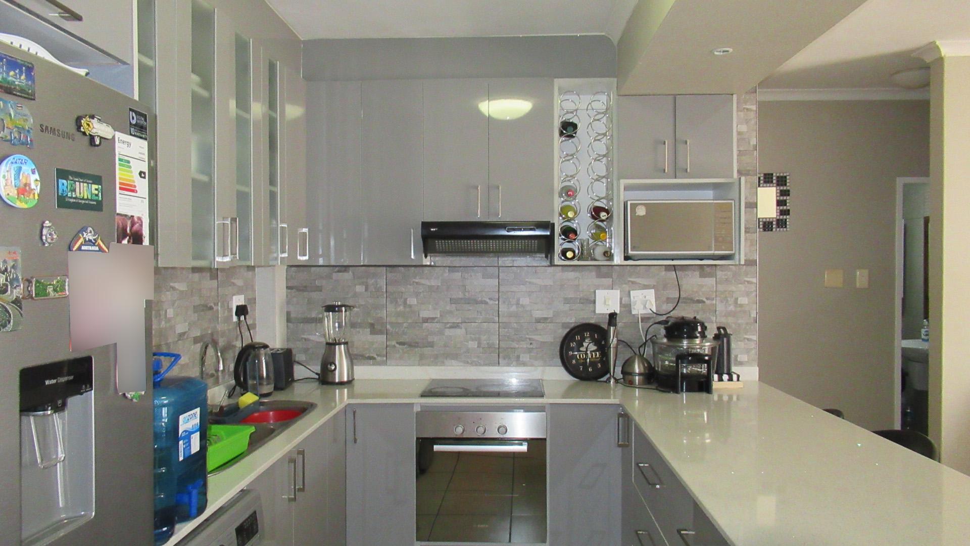Kitchen - 10 square meters of property in Umhlanga Rocks