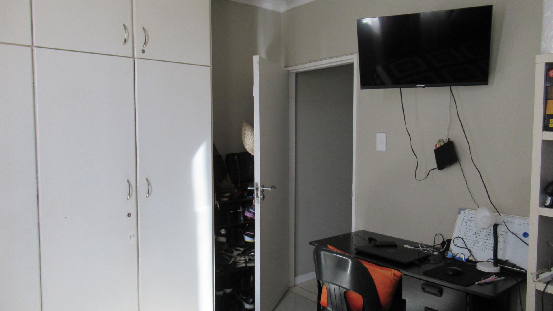 Main Bedroom - 14 square meters of property in Umhlanga Rocks