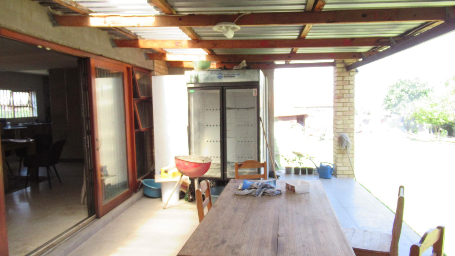 Patio - 48 square meters of property in Esther Park