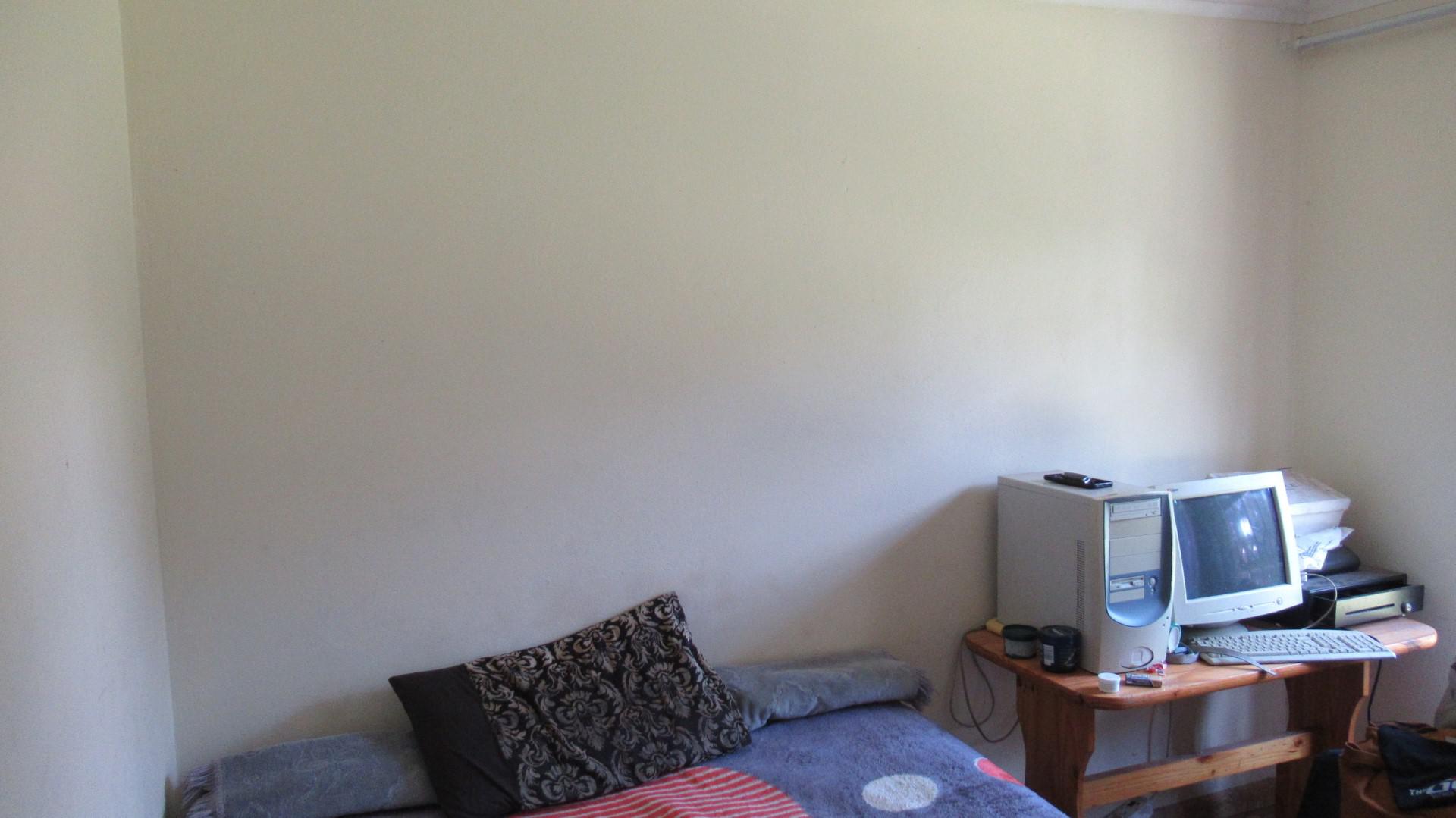 Bed Room 2 - 14 square meters of property in Esther Park