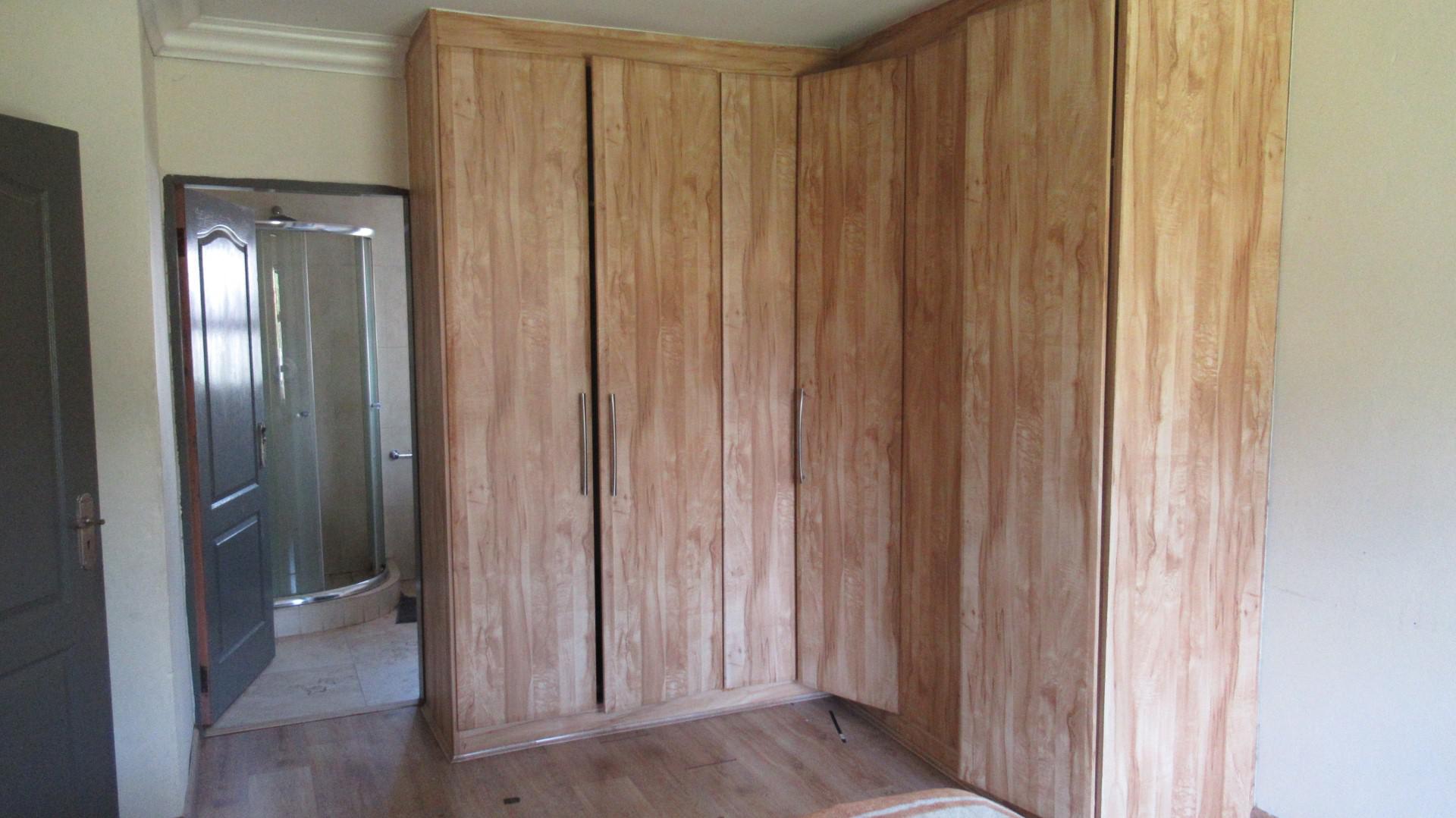 Main Bedroom - 28 square meters of property in Esther Park