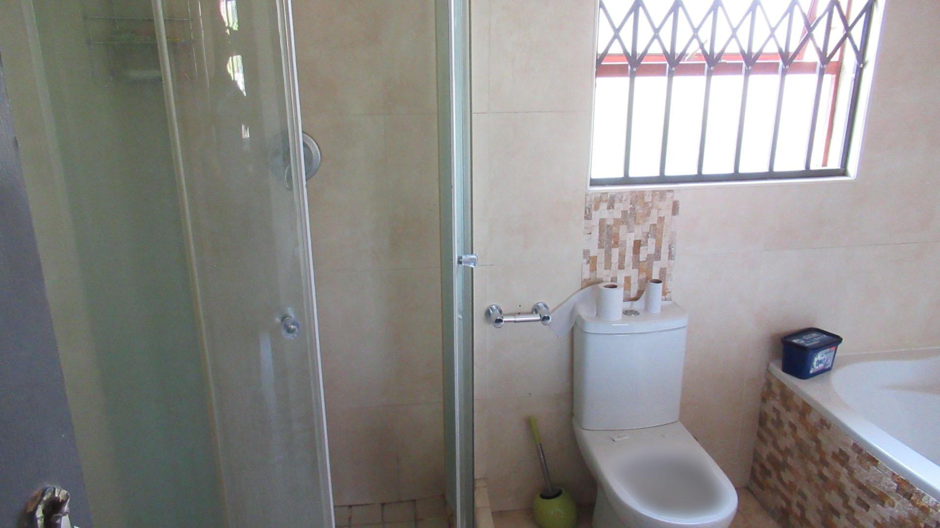 Main Bathroom - 7 square meters of property in Esther Park