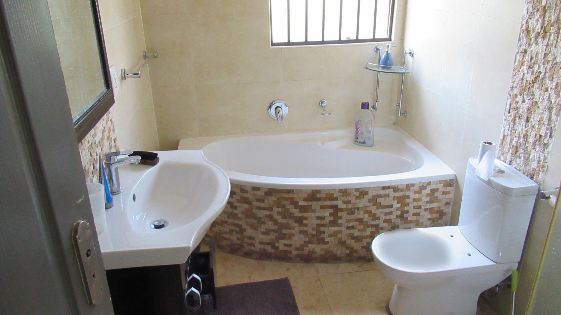 Bathroom 1 - 12 square meters of property in Esther Park