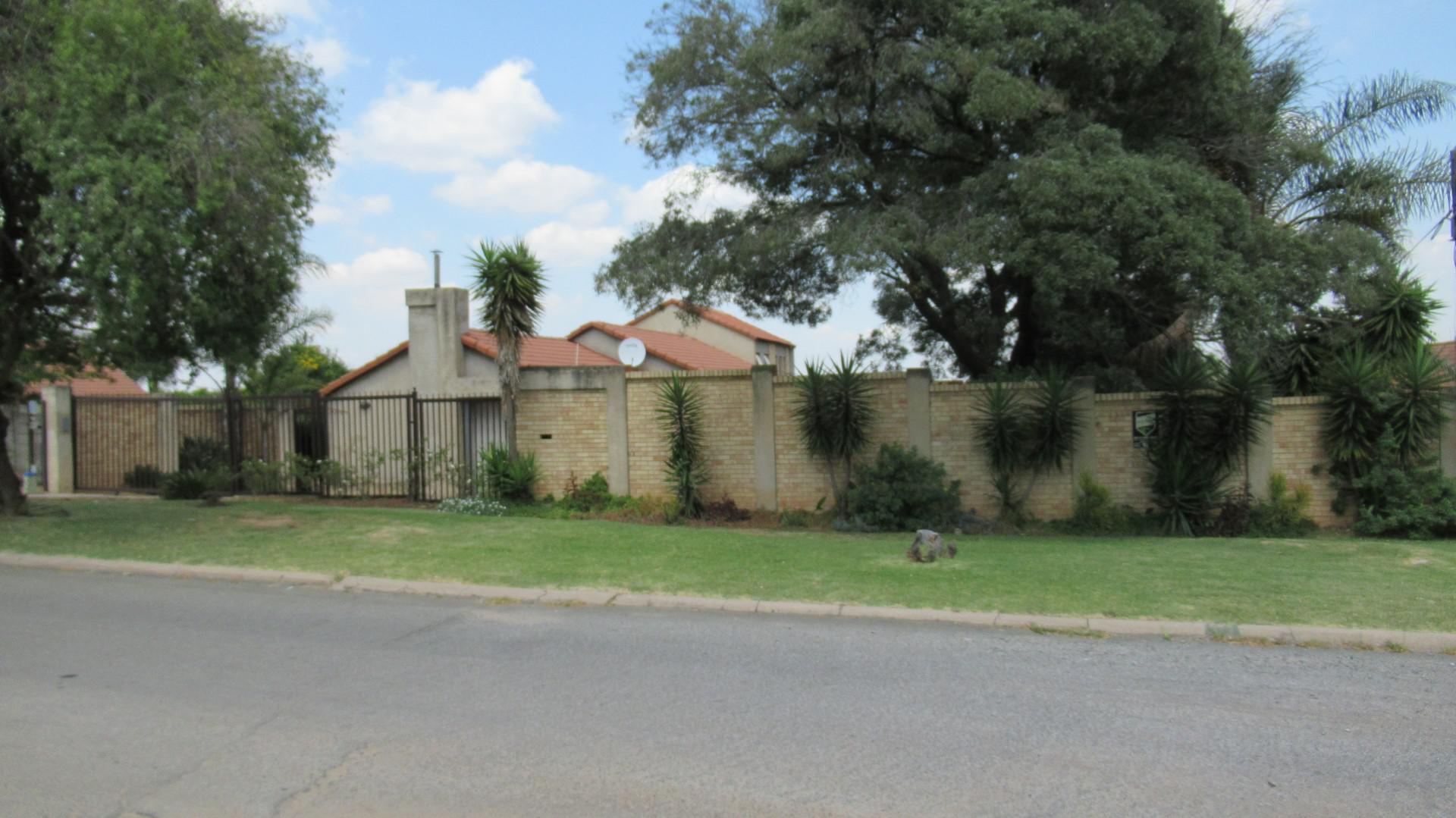 Front View of property in Esther Park