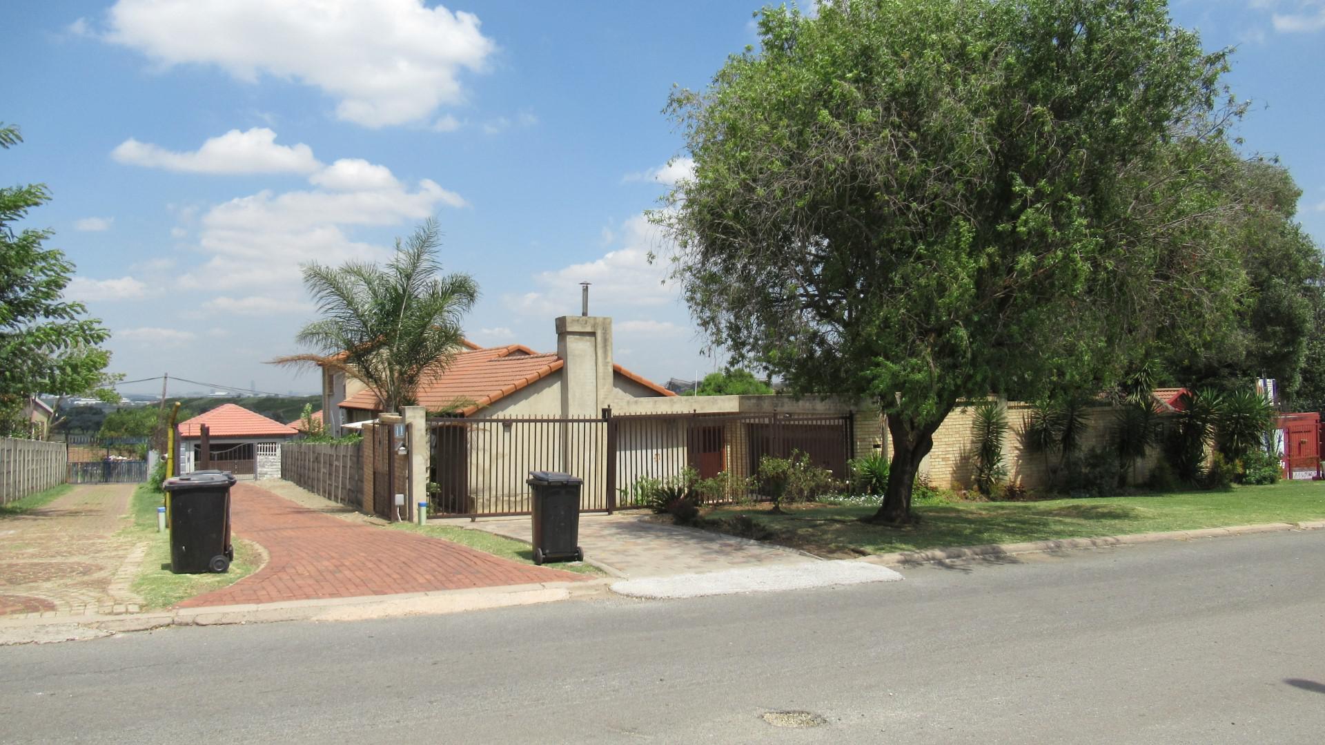 Front View of property in Esther Park