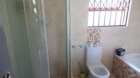 Main Bathroom - 7 square meters of property in Esther Park