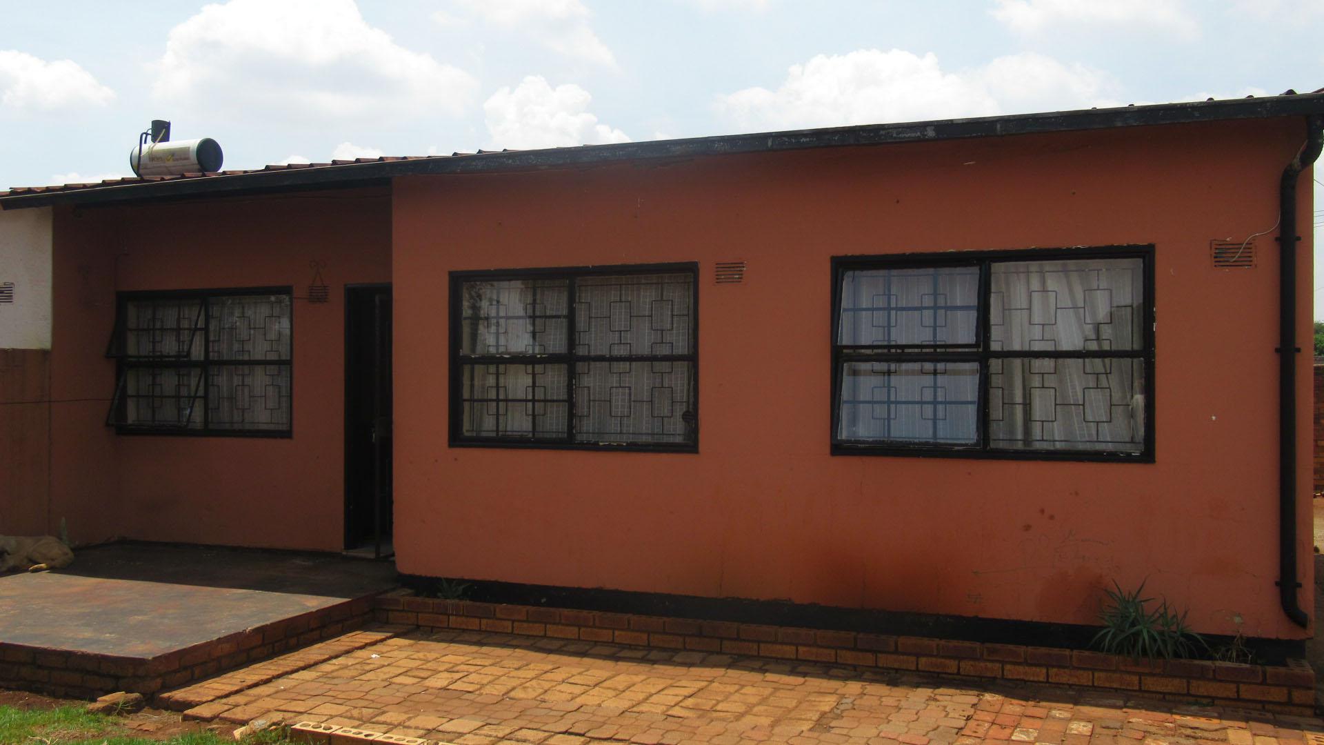 Front View of property in Klipspruit West