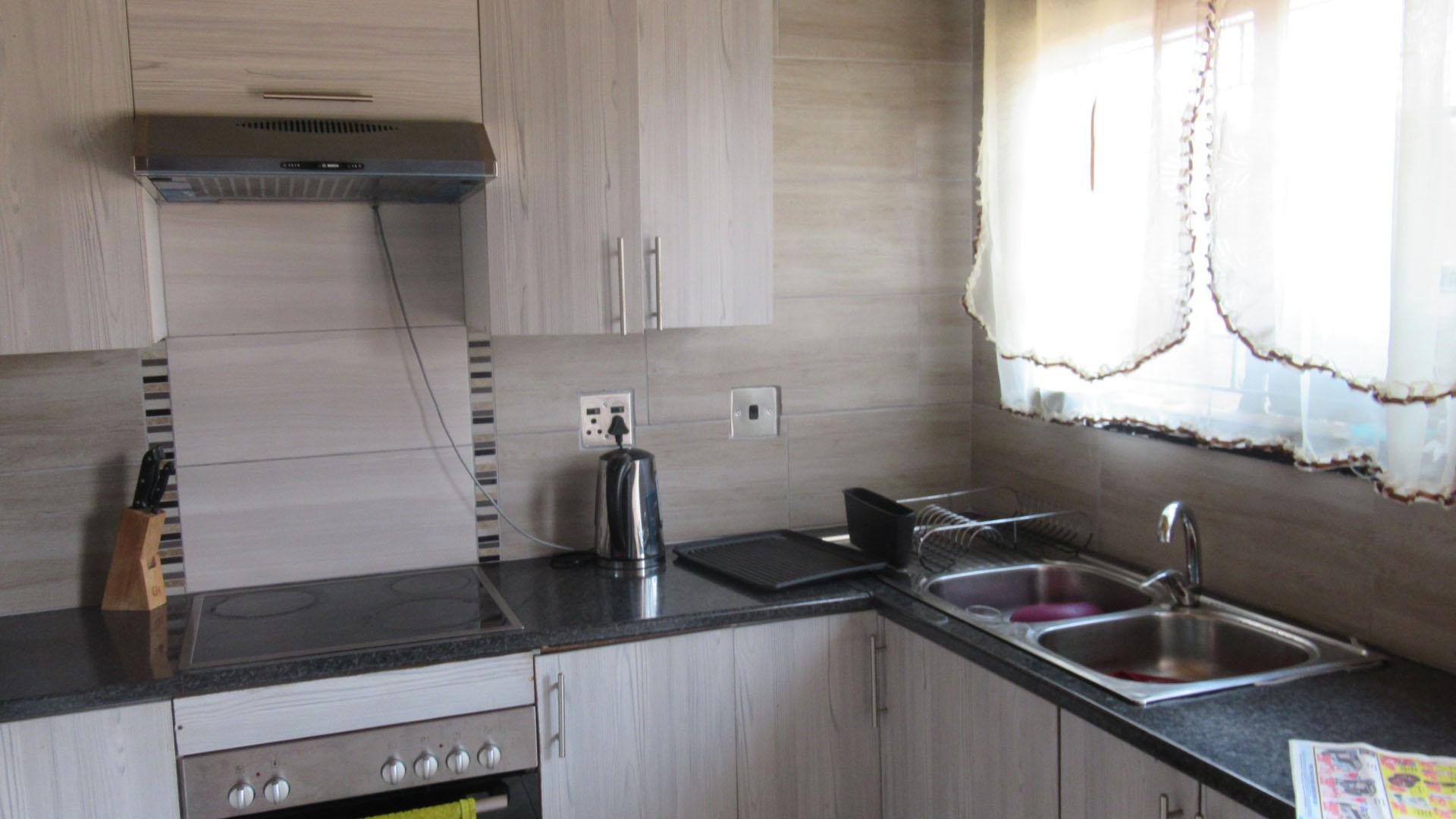 Kitchen - 12 square meters of property in Klipspruit West