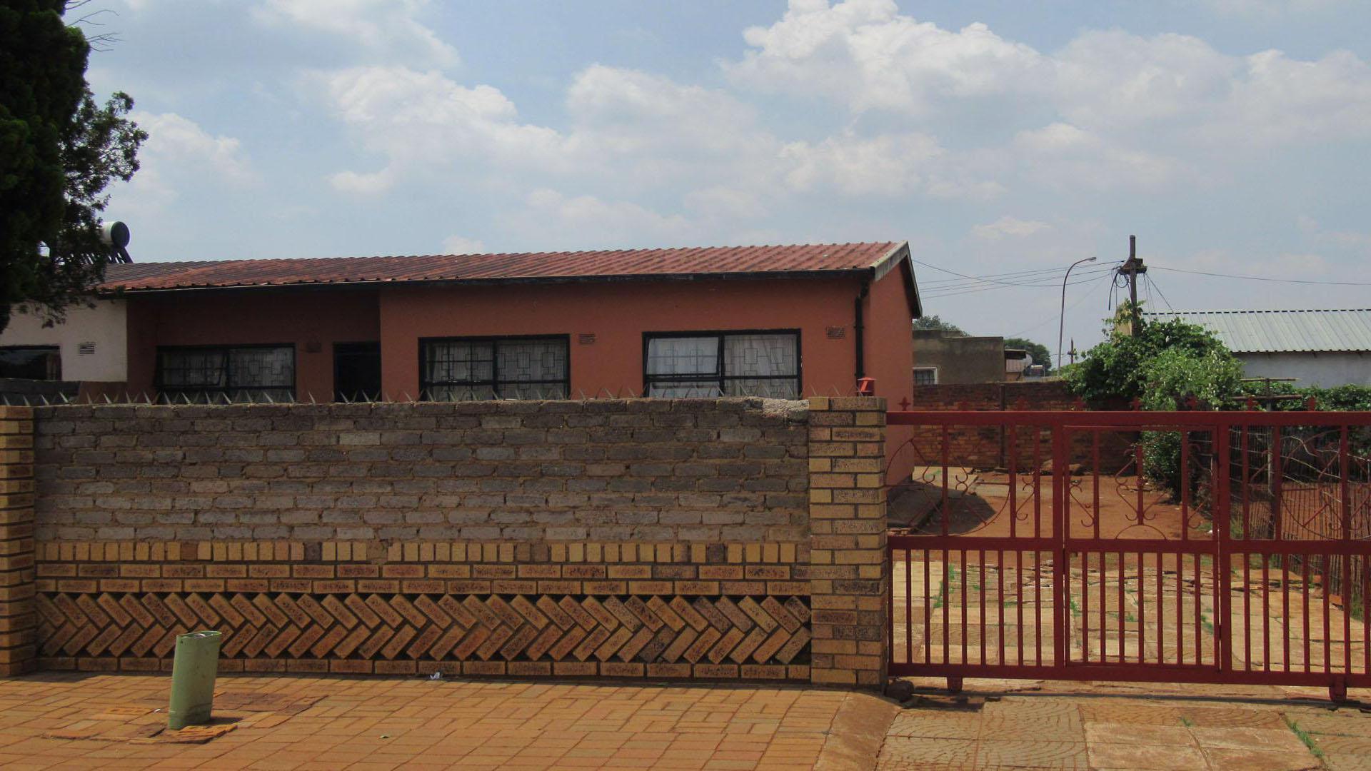 Front View of property in Klipspruit West