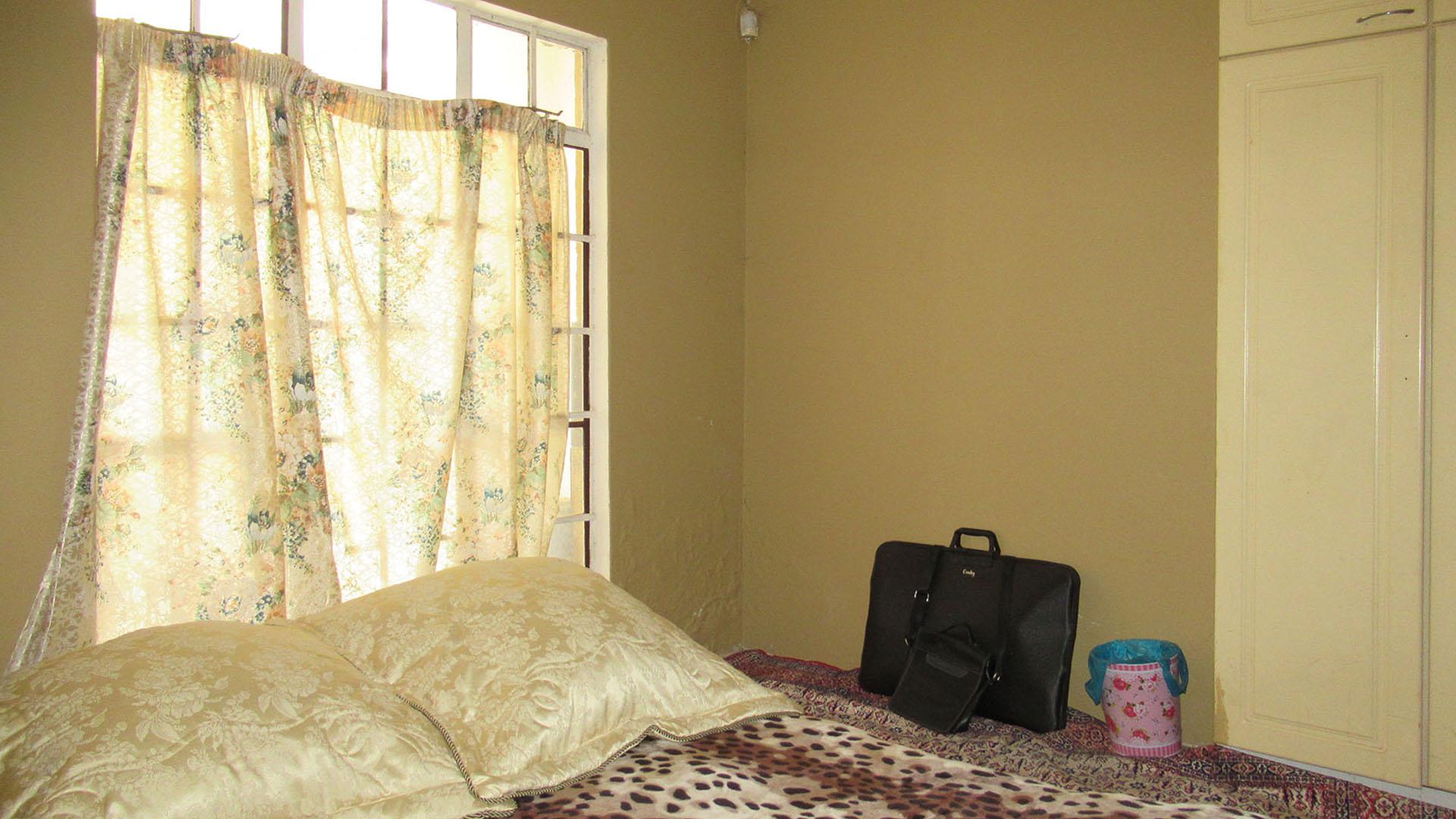 Bed Room 1 - 44 square meters of property in Sundowner