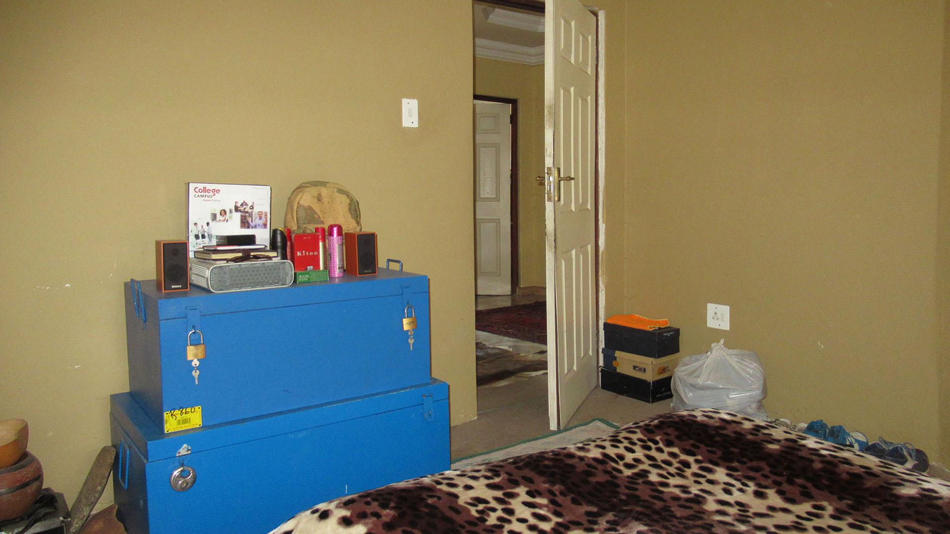 Bed Room 1 - 44 square meters of property in Sundowner