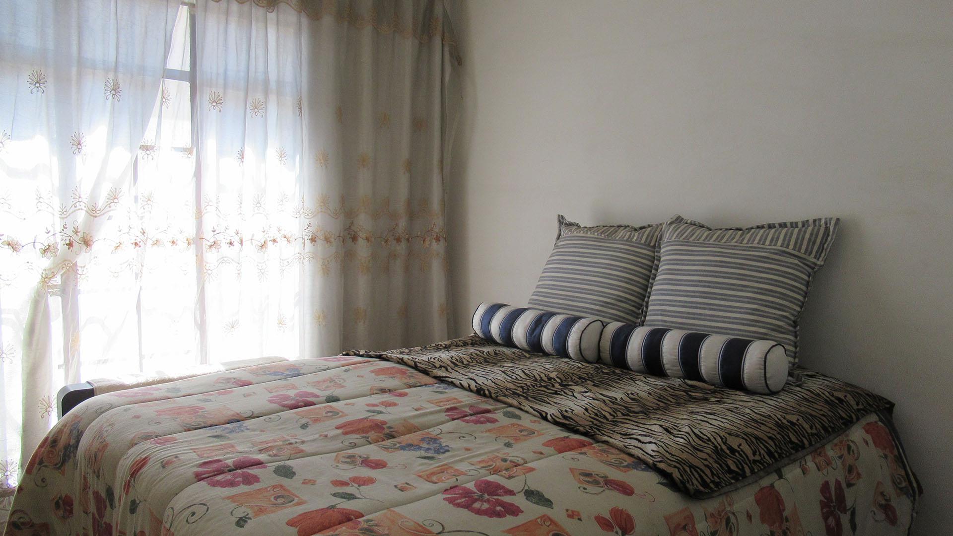 Bed Room 2 - 13 square meters of property in Sundowner