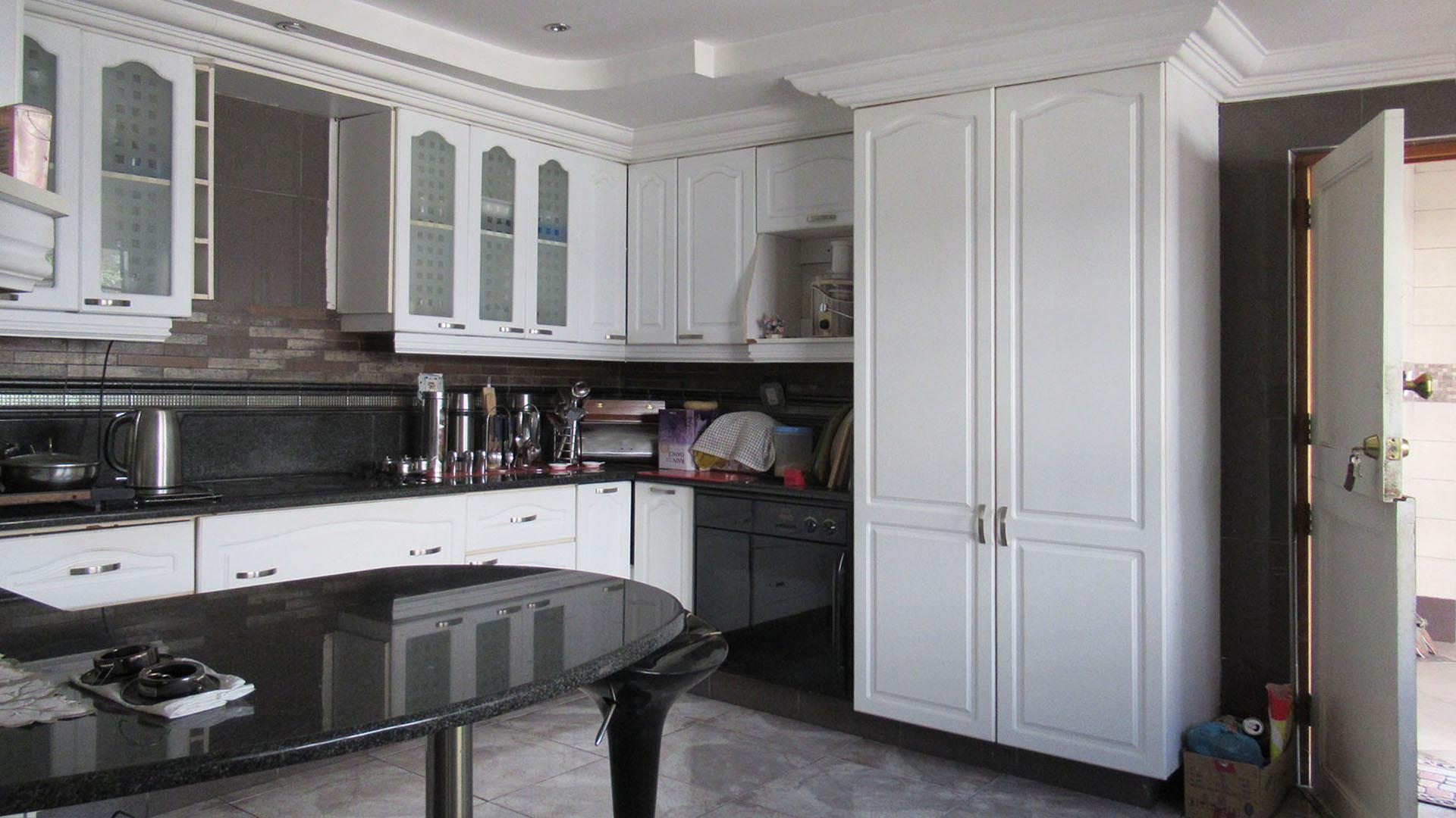 Kitchen - 24 square meters of property in Sundowner