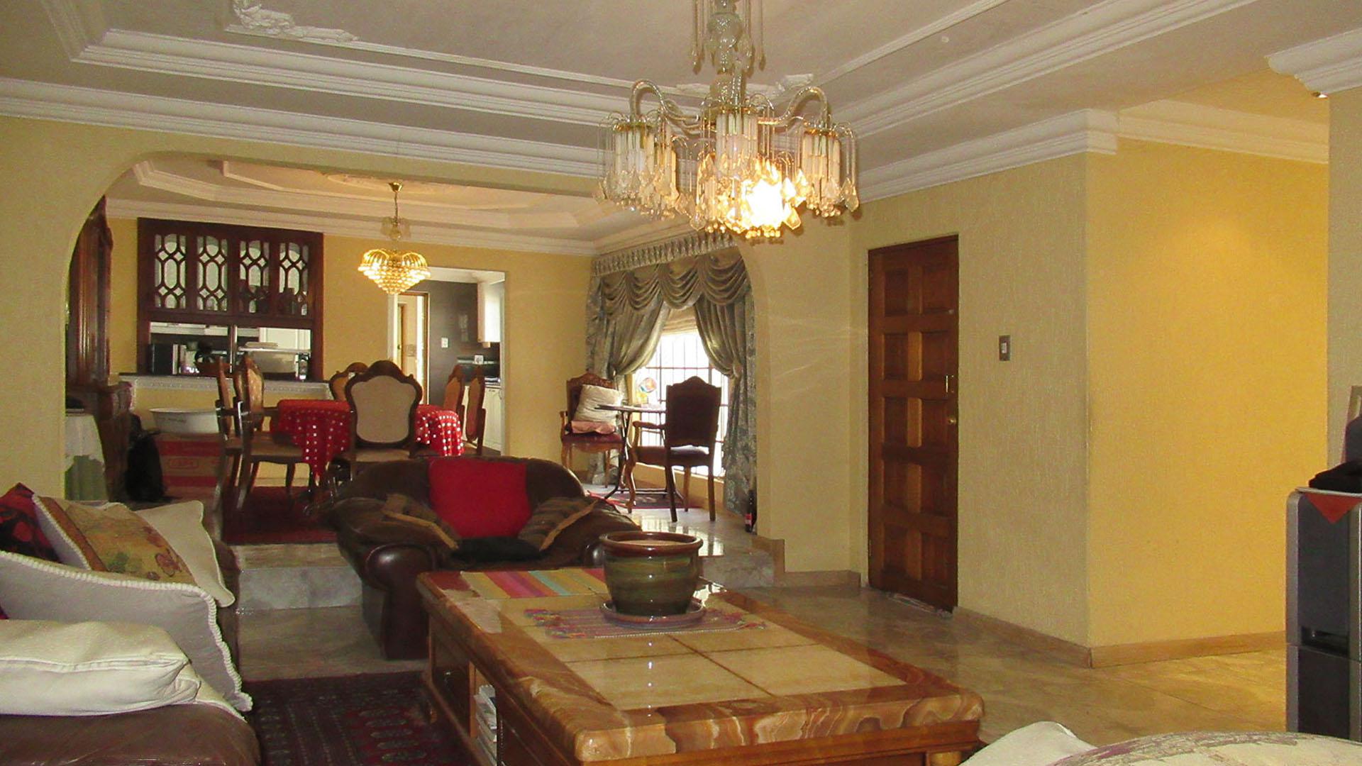 Lounges - 36 square meters of property in Sundowner