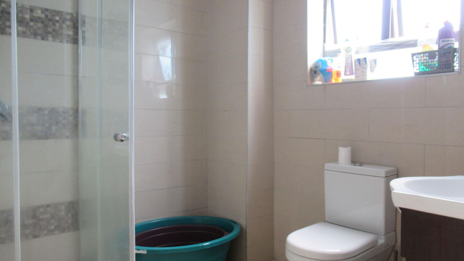 Bathroom 2 - 6 square meters of property in Sundowner