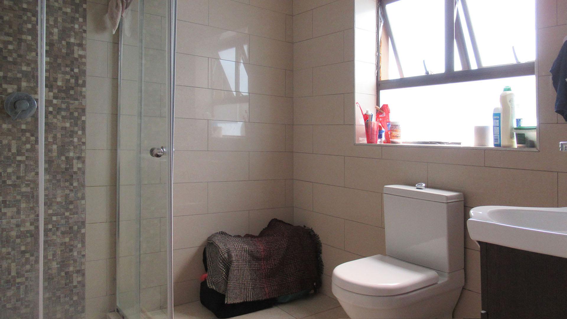 Bathroom 3+ of property in Sundowner