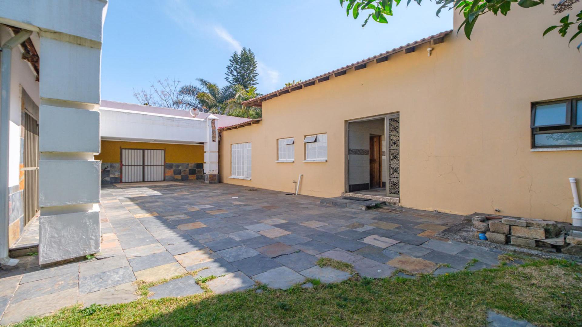 Backyard of property in Sundowner