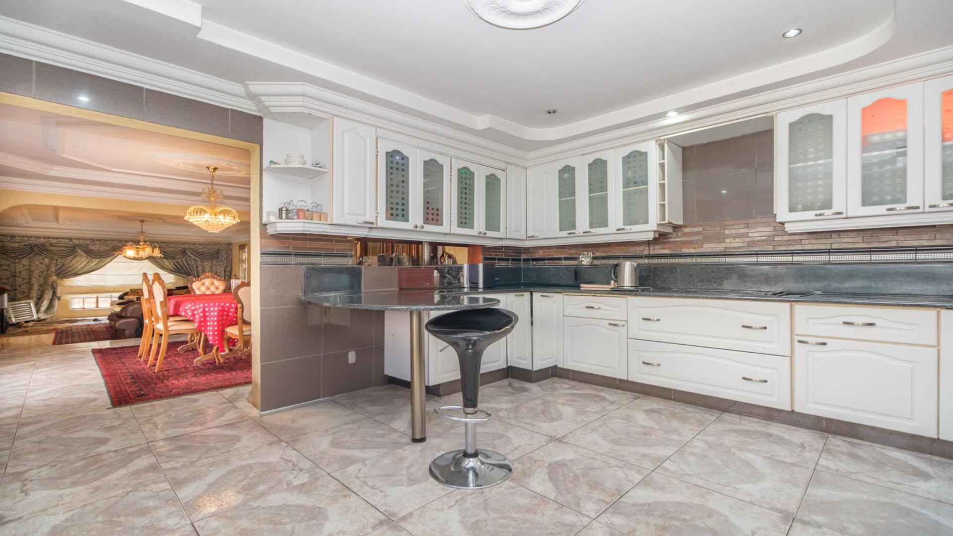 Kitchen - 24 square meters of property in Sundowner