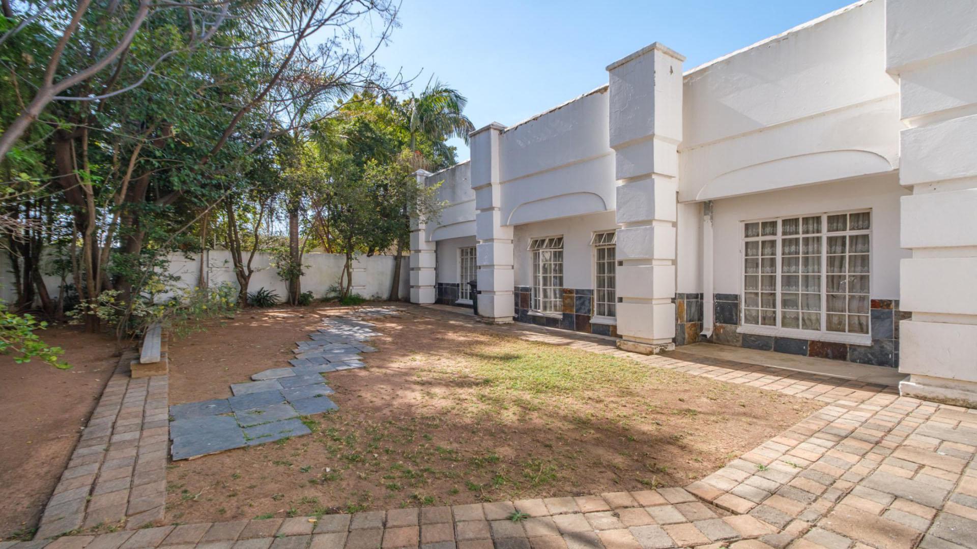 Garden of property in Sundowner