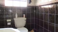 Guest Toilet - 9 square meters of property in Sundowner