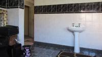 Main Bathroom - 15 square meters of property in Sundowner