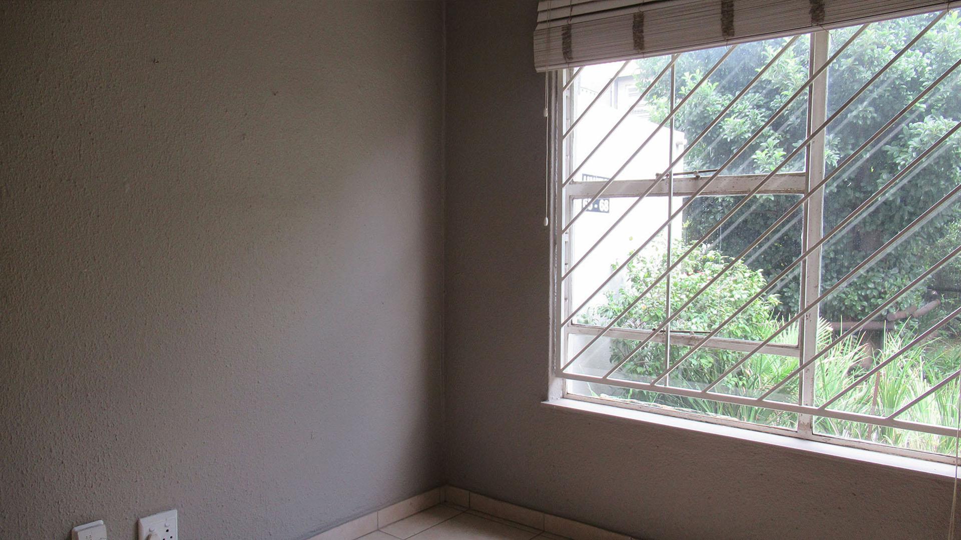 Bed Room 1 - 9 square meters of property in Edenburg - Jhb