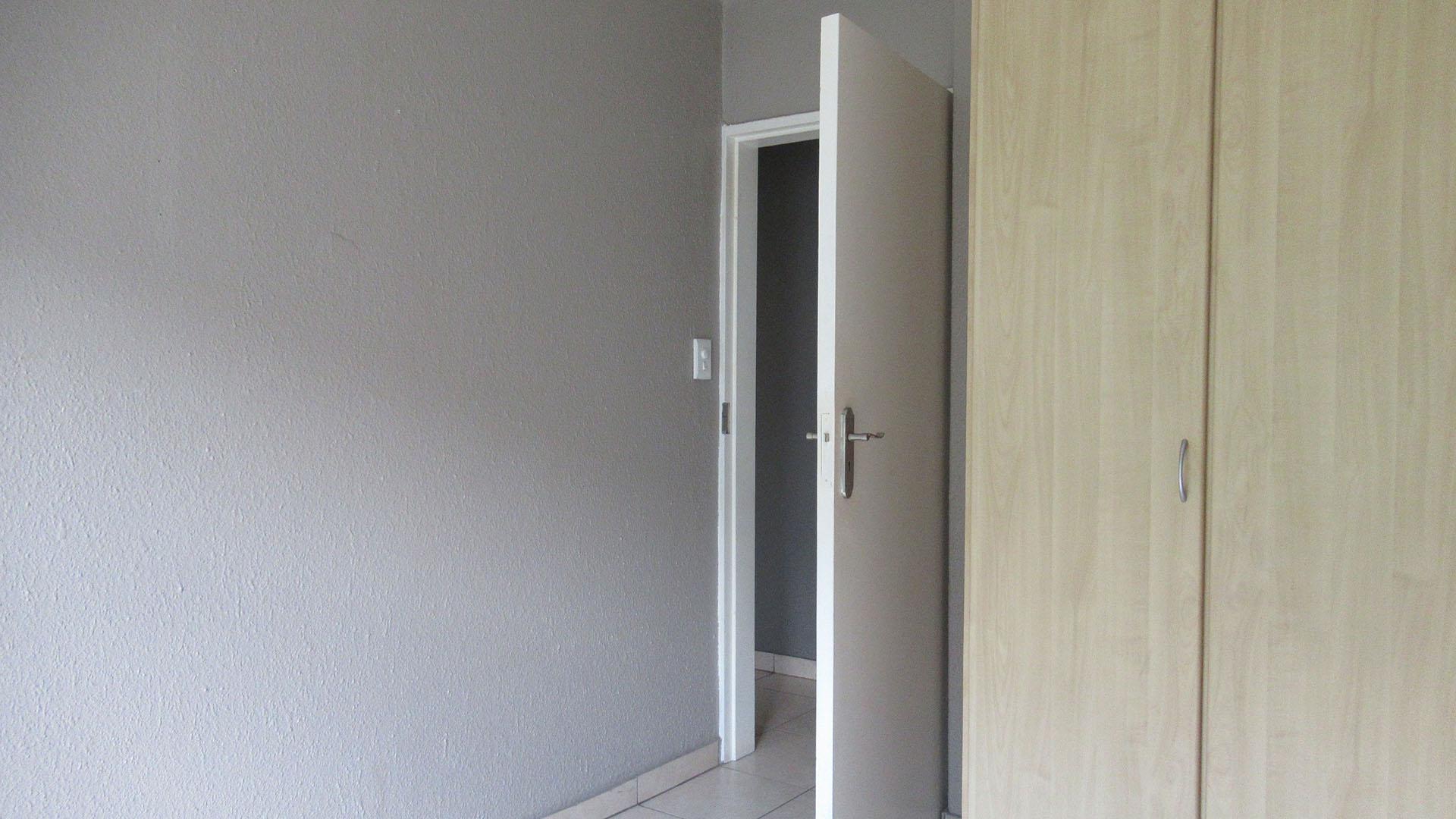 Bed Room 1 - 9 square meters of property in Edenburg - Jhb