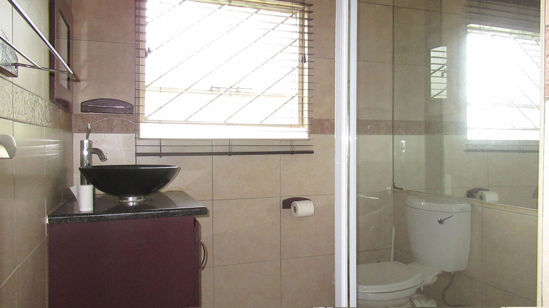 Bathroom 1 - 6 square meters of property in Edenburg - Jhb