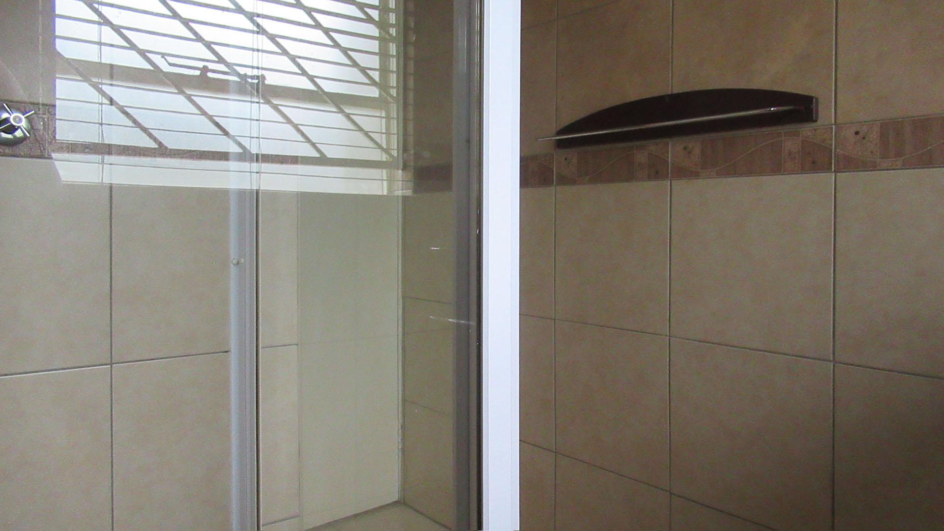 Bathroom 1 - 6 square meters of property in Edenburg - Jhb