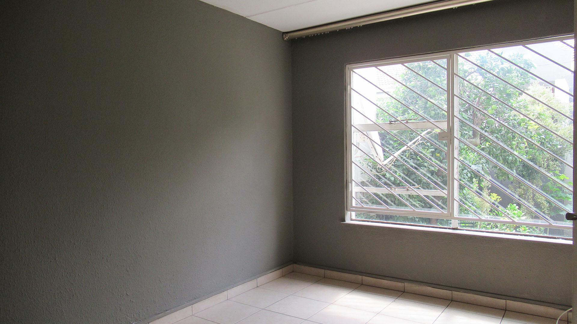 Main Bedroom - 15 square meters of property in Edenburg - Jhb