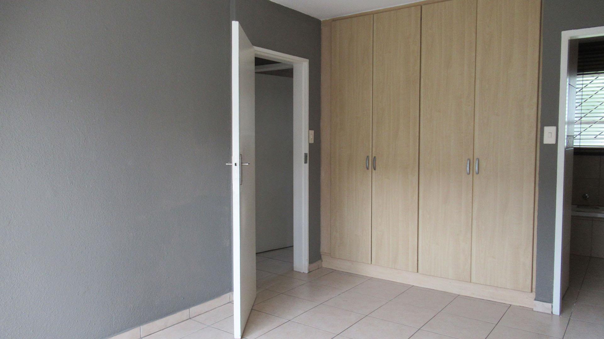 Main Bedroom - 15 square meters of property in Edenburg - Jhb