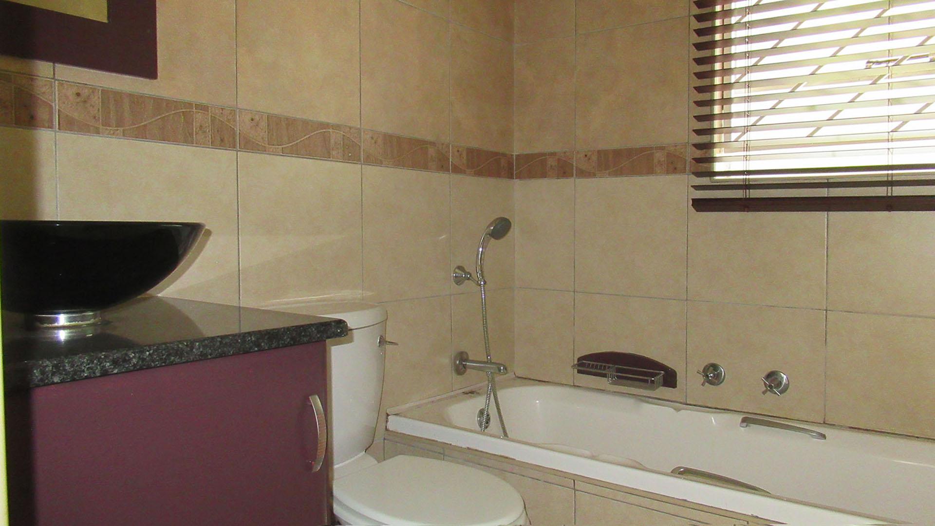 Main Bathroom - 5 square meters of property in Edenburg - Jhb