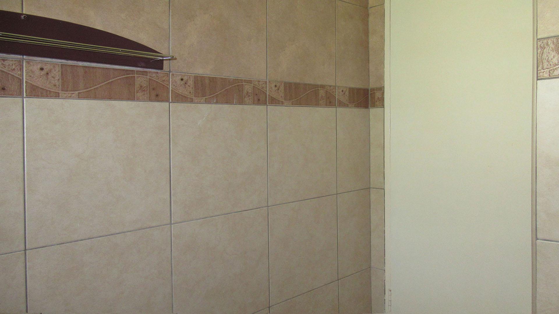 Main Bathroom - 5 square meters of property in Edenburg - Jhb