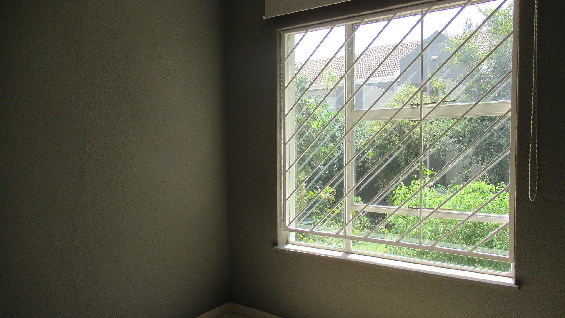 Bed Room 2 - 9 square meters of property in Edenburg - Jhb