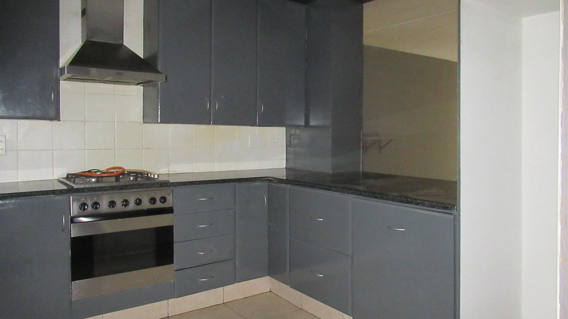 Kitchen - 8 square meters of property in Edenburg - Jhb