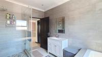 Bathroom 2 - 9 square meters of property in Summerset