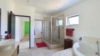 Main Bathroom - 16 square meters of property in Summerset