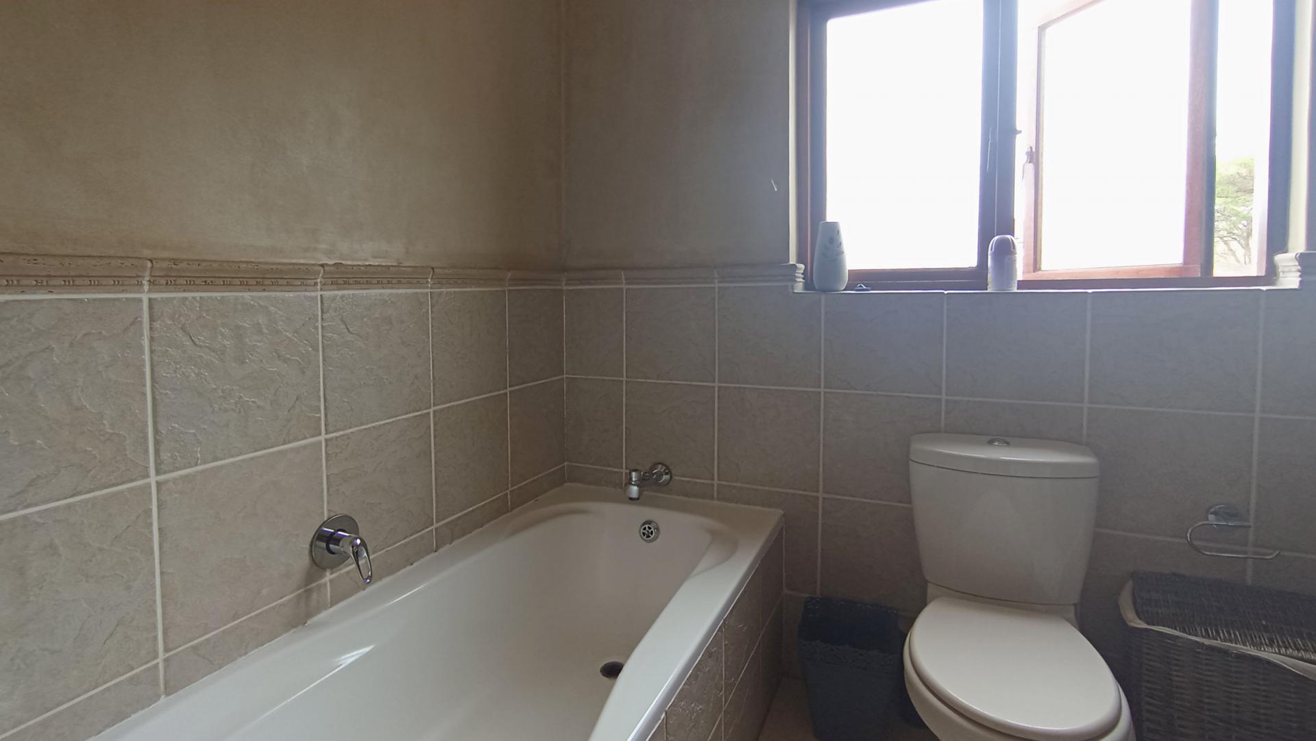 Bathroom 1 - 7 square meters of property in Broadacres
