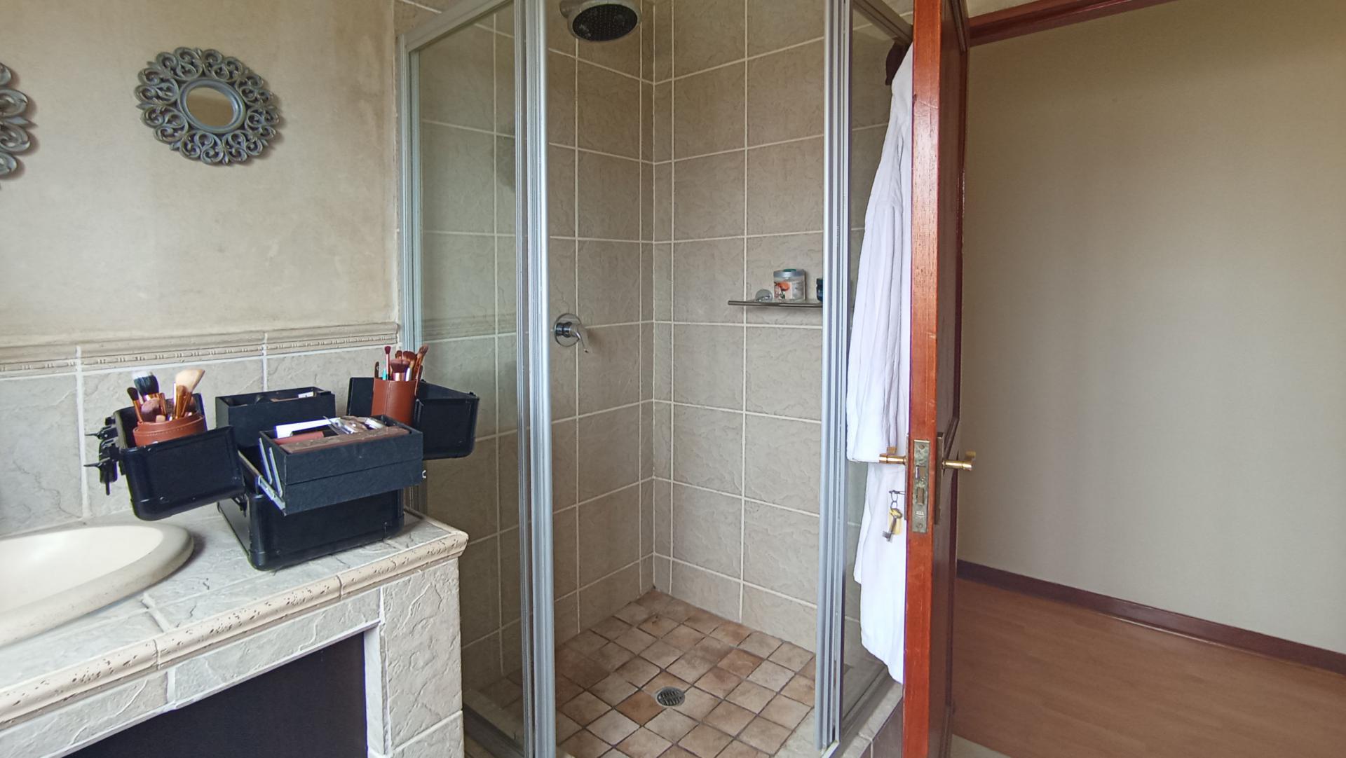 Bathroom 1 - 7 square meters of property in Broadacres