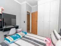 Bed Room 1 - 11 square meters of property in Ravensklip