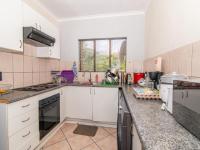 Kitchen - 11 square meters of property in Ravensklip