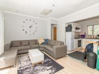 Lounges - 20 square meters of property in Ravensklip
