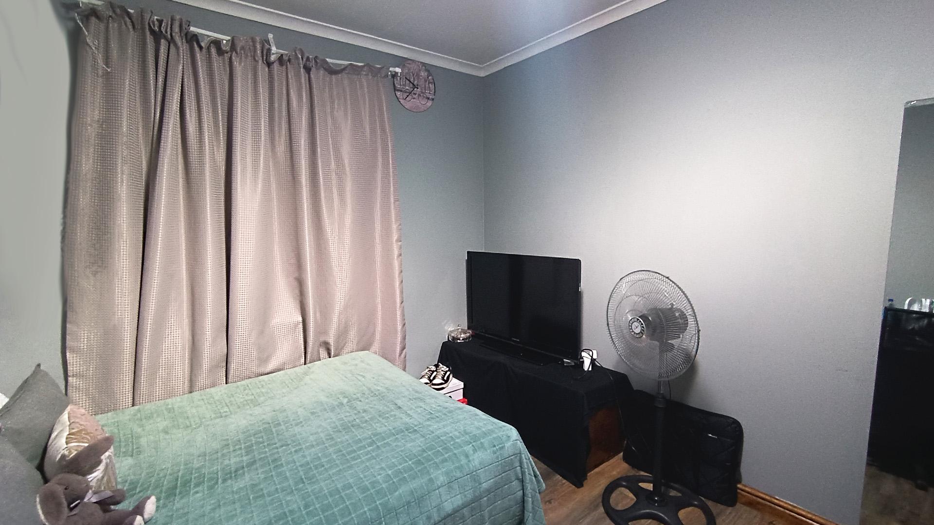 Bed Room 3 - 12 square meters of property in Bothasig 