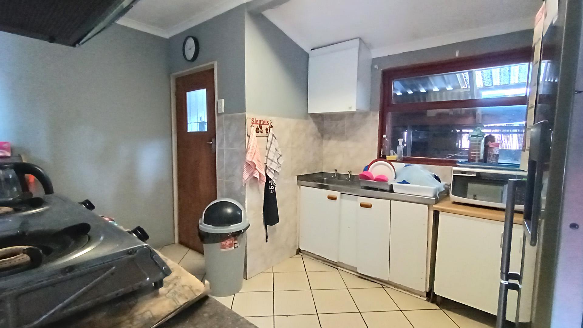 Kitchen - 12 square meters of property in Bothasig 