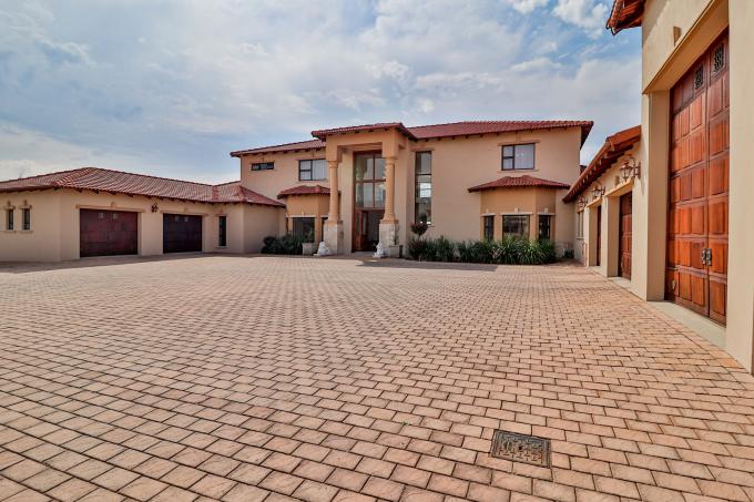 5 Bedroom House for Sale For Sale in Mooikloof - MR537591