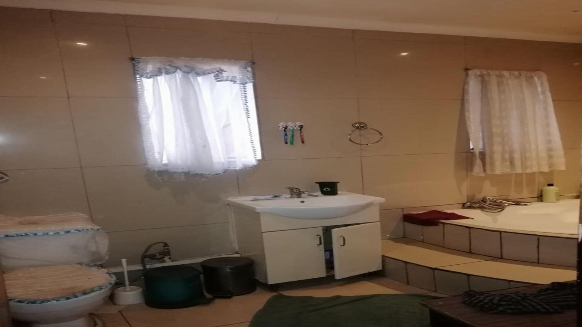 Bathroom 1 of property in Vanderbijlpark