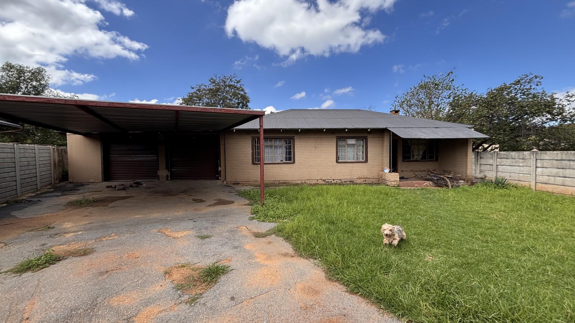 Carport  of property in Vanderbijlpark