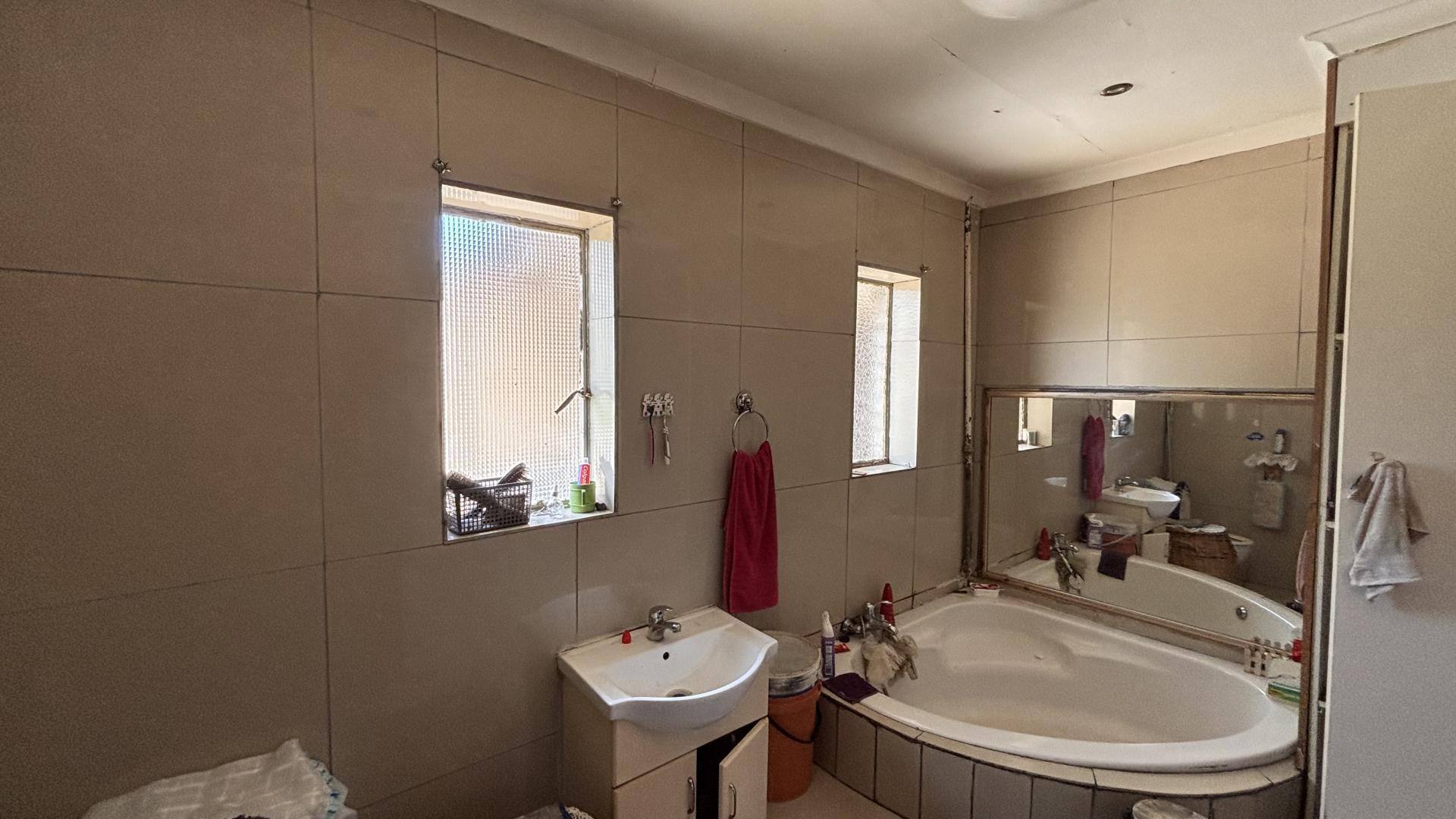 Bathroom 1 of property in Vanderbijlpark