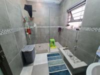 Bathroom 1 - 7 square meters of property in Robertsham
