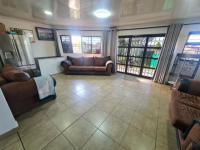 Lounges - 27 square meters of property in Robertsham